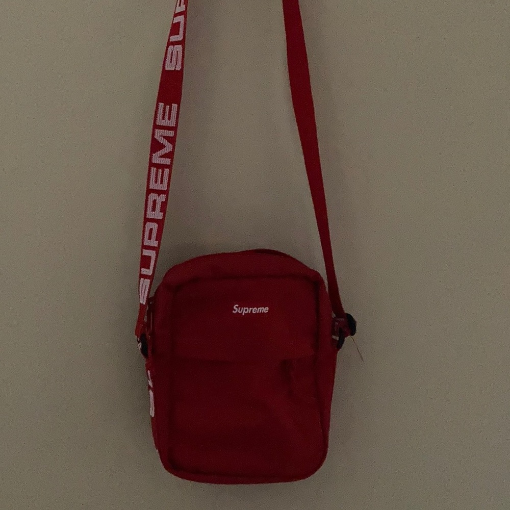 Supreme NY crossbody/shoulder bag rare SS18 red